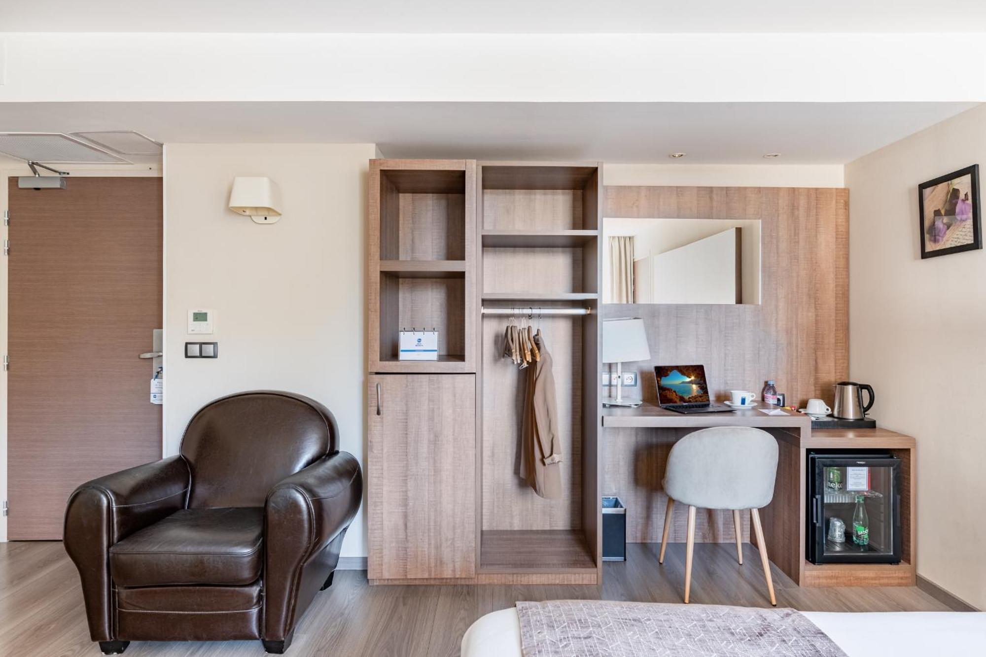 Hotel Western Des Barolles - Lyon Sud 3*