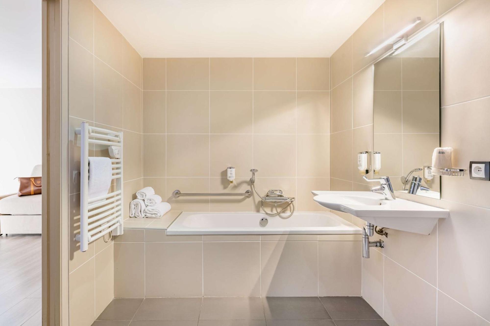 Hotel Western Des Barolles - Lyon Sud Brignais