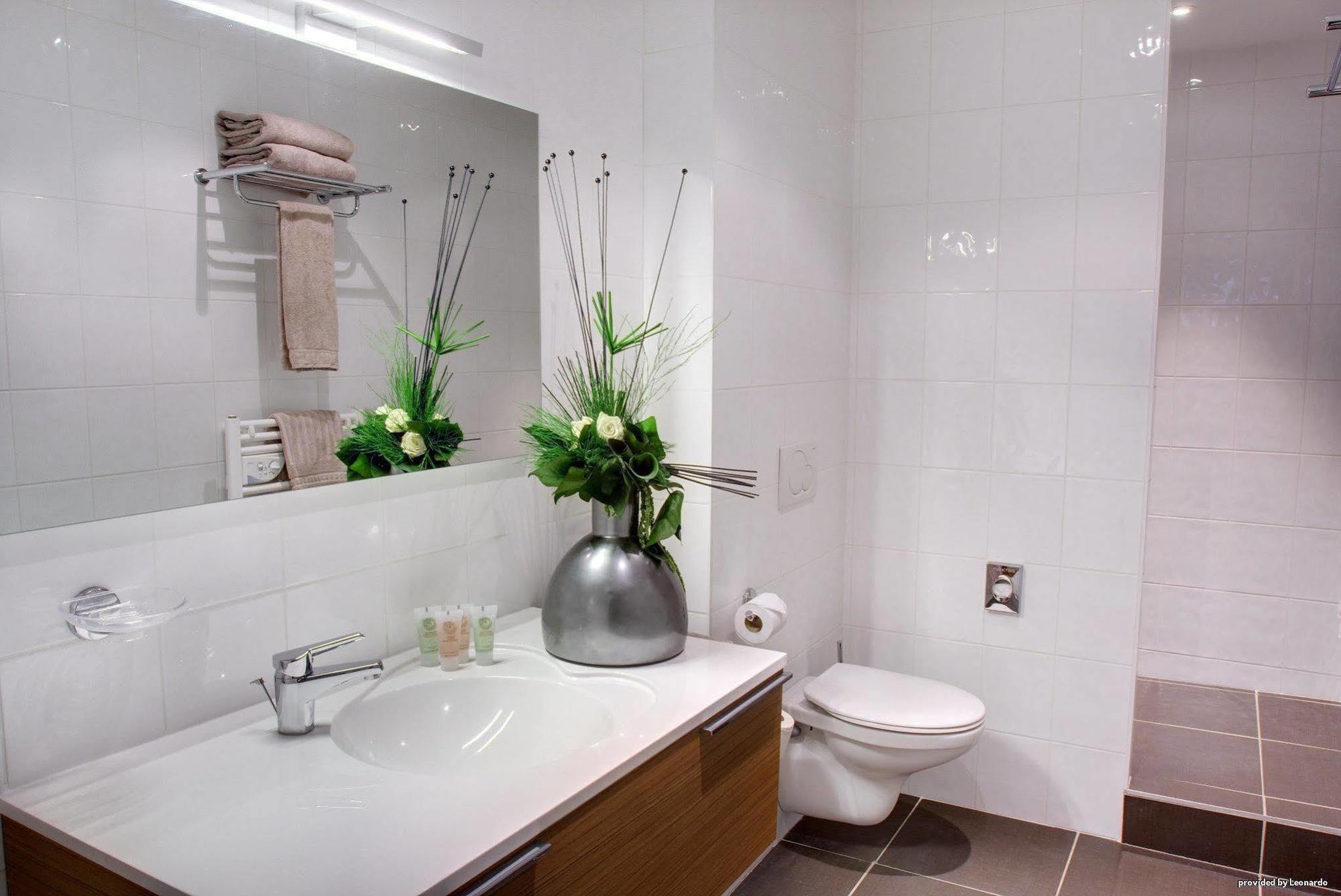 Western Des Barolles - Lyon Sud Hotel 3*