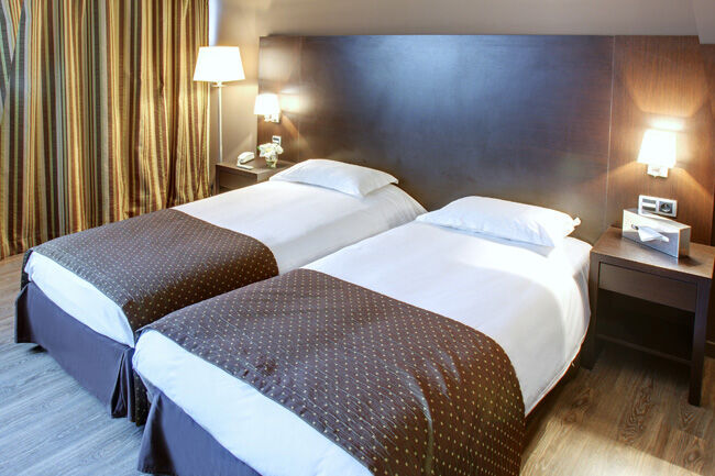Western Des Barolles - Lyon Sud 3*