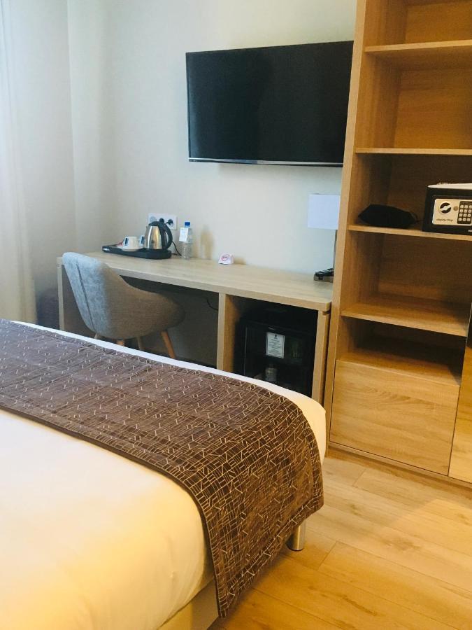 Hotel Western Des Barolles - Lyon Sud 3*